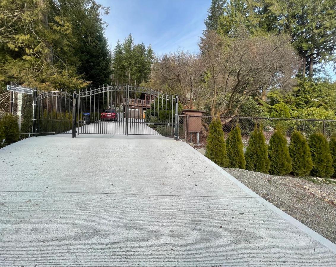 Garden Bridge House Villa Sechelt Exterior photo